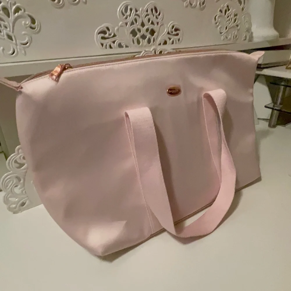 Coach new tote with rose gold zipper and zipper